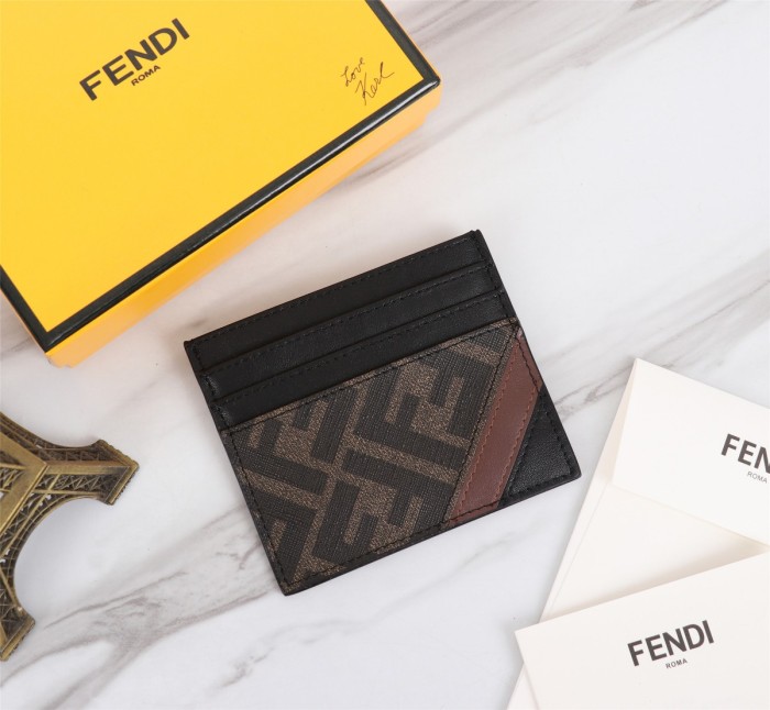 202209SS新作Fendi フェンディ 短財布スーパーコピー