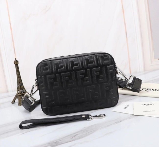202209SS新作Fendi フェンディ メンズ ショルダーバックスーパーコピー
