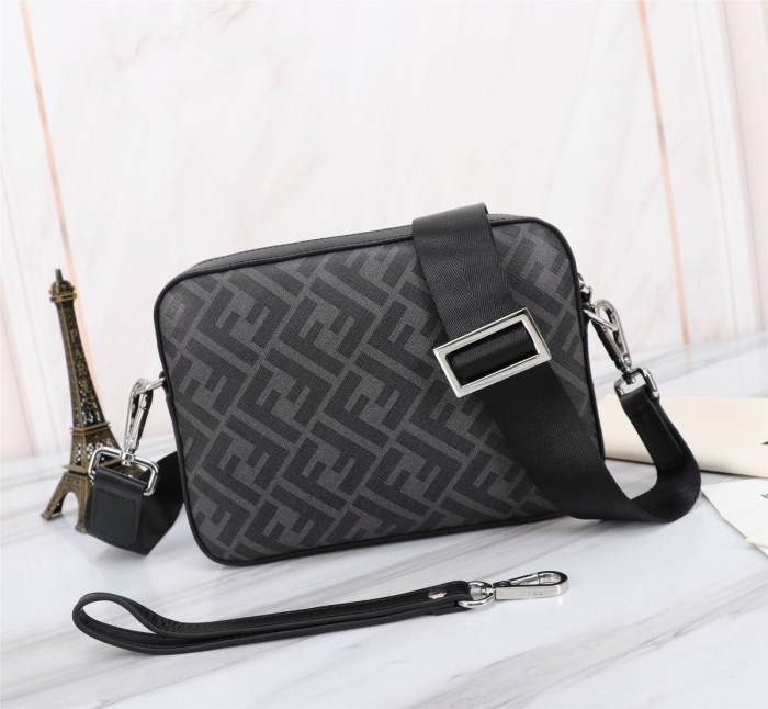 202209SS新作Fendi フェンディ メンズ ショルダーバックスーパーコピー