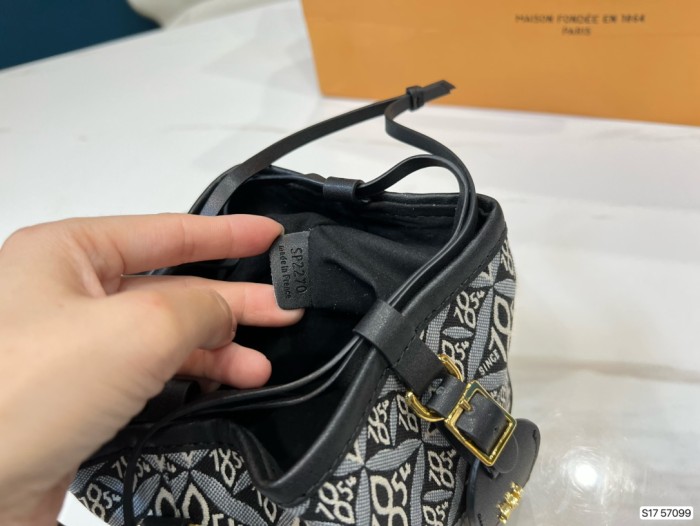 202209SS新作 Louis Vuitton ルイヴィトン レディースショルダーバックスーパーコピー