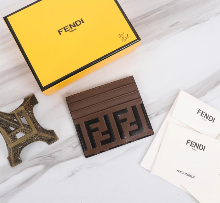 202209SS新作Fendi フェンディ 短財布スーパーコピー