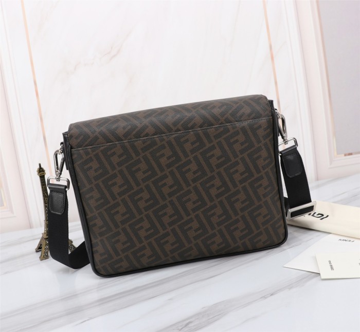 202209SS新作Fendi フェンディ メンズ ショルダーバックスーパーコピー