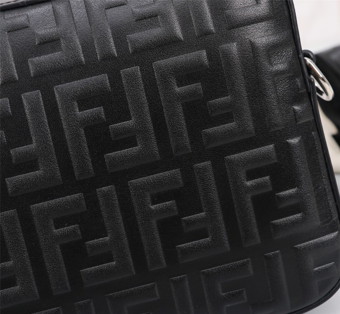 202209SS新作Fendi フェンディ メンズ ショルダーバックスーパーコピー