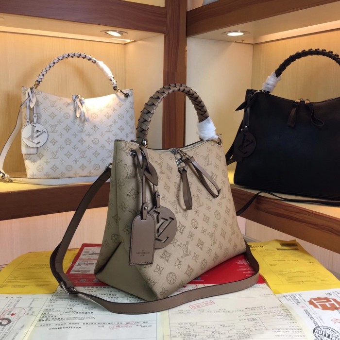 202209SS新作 Louis Vuitton ルイヴィトン レディースショルダーバックスーパーコピー