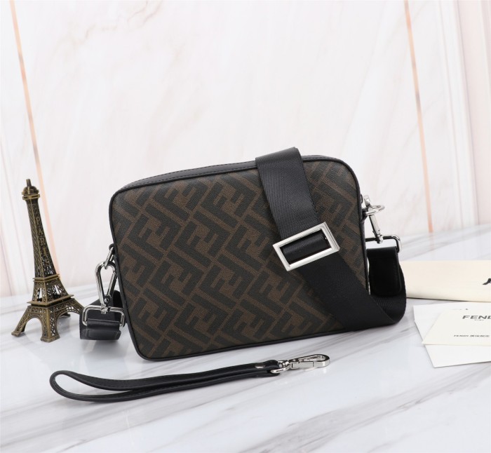 202209SS新作Fendi フェンディ メンズ ショルダーバックスーパーコピー