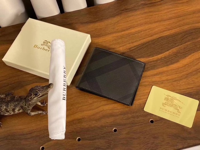 202210SS新作Burberry バーバリー 短財布スーパーコピー