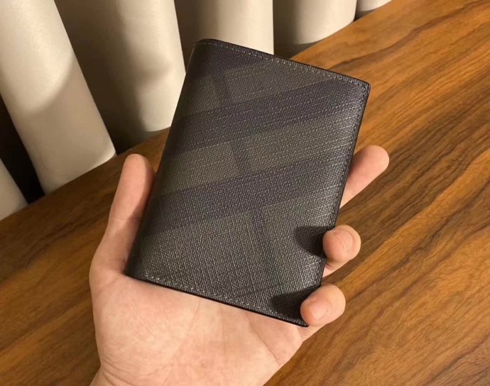 202210SS新作Burberry バーバリー 短財布スーパーコピー