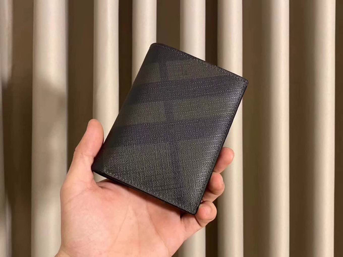202210SS新作Burberry バーバリー 短財布スーパーコピー