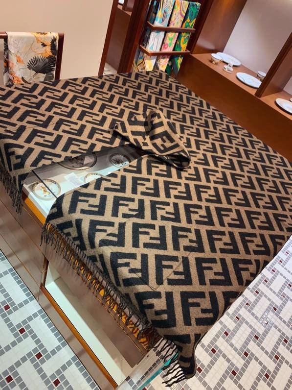 202211SS新作Fendi フェンディ レディースマフラースーパーコピー