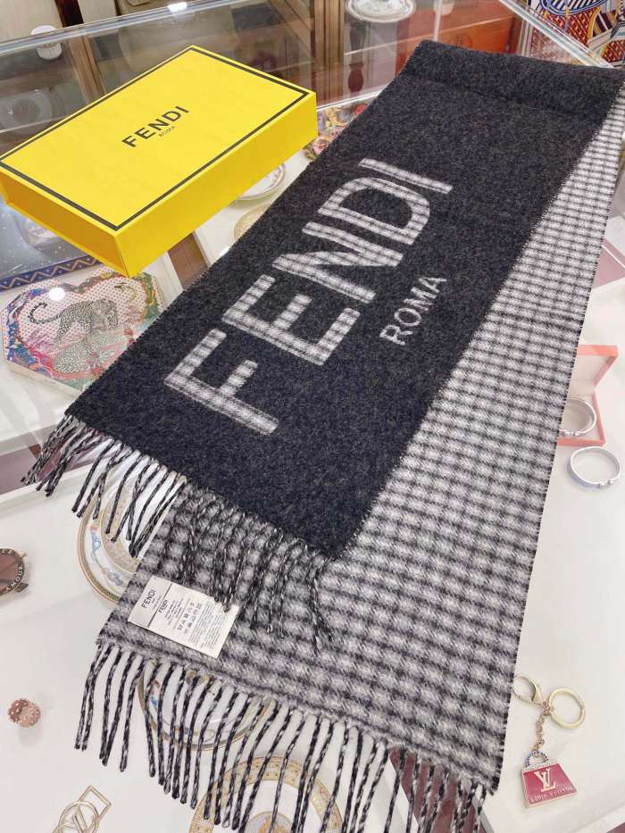 202211SS新作Fendi フェンディ レディースマフラースーパーコピー