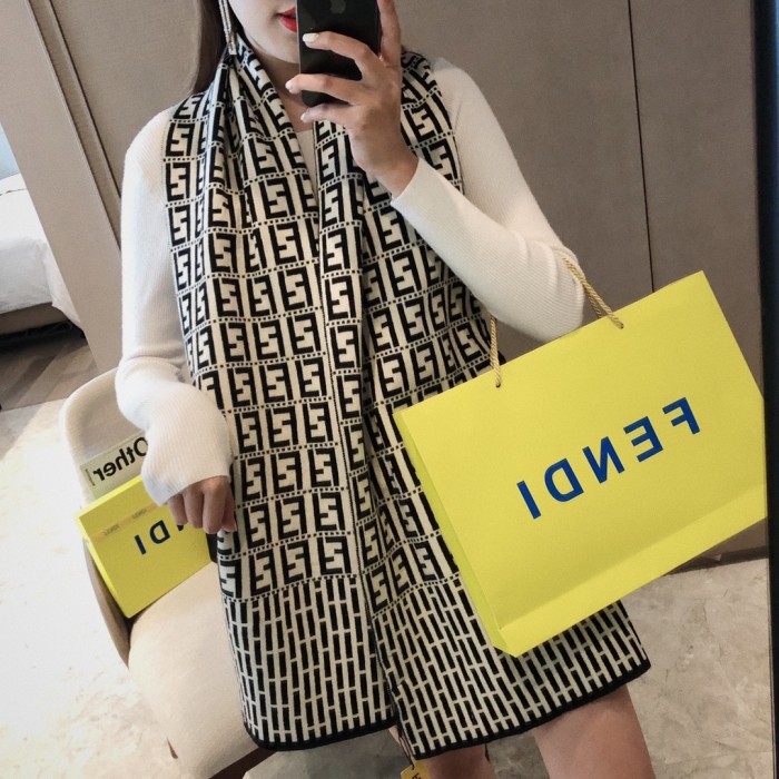 202211SS新作Fendi フェンディ レディースマフラースーパーコピー