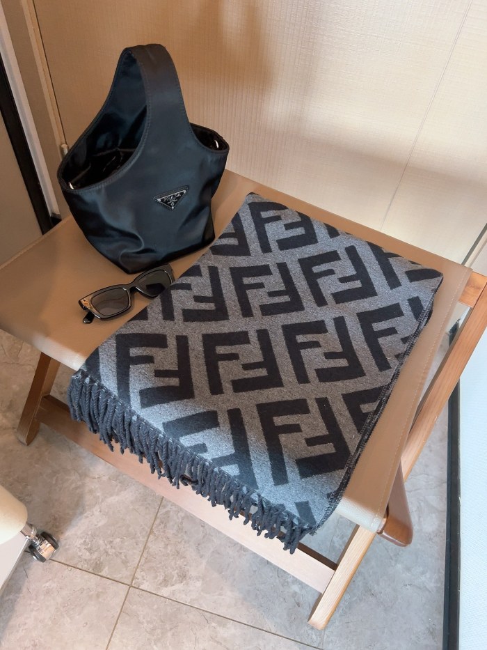 202211SS新作Fendi フェンディ レディースマフラースーパーコピー