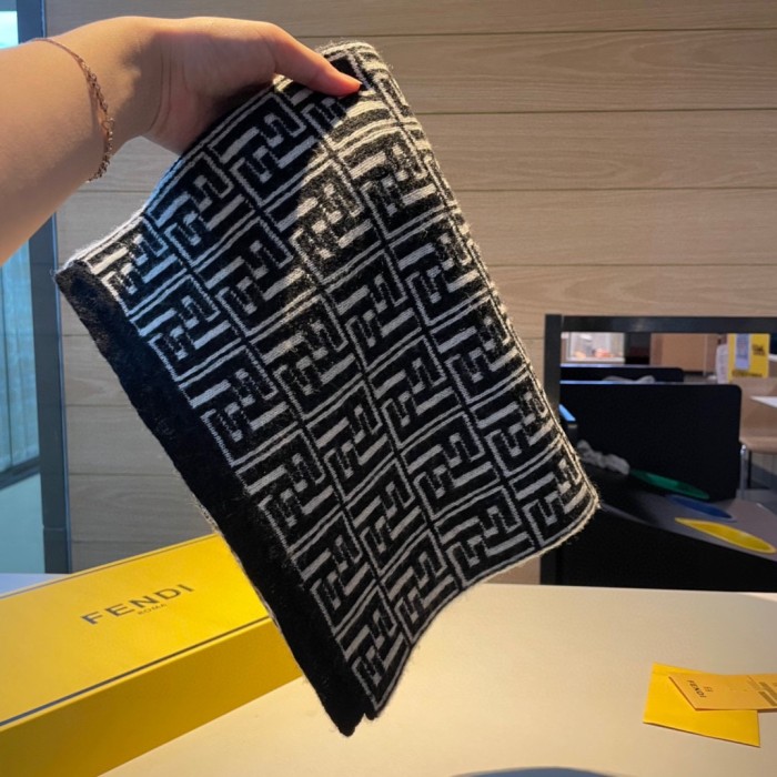 202211SS新作Fendi フェンディ レディースマフラースーパーコピー