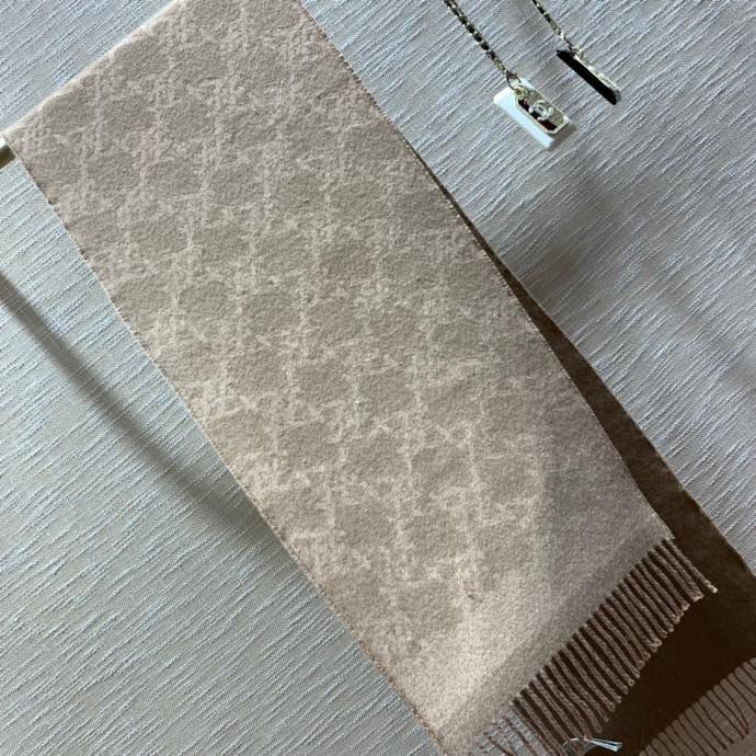 202211SS新作Fendi フェンディ レディースマフラースーパーコピー