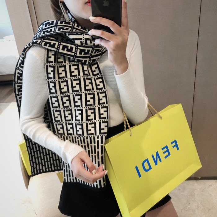 202211SS新作Fendi フェンディ レディースマフラースーパーコピー