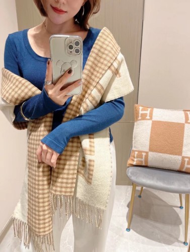 202211SS新作Fendi フェンディ レディースマフラースーパーコピー