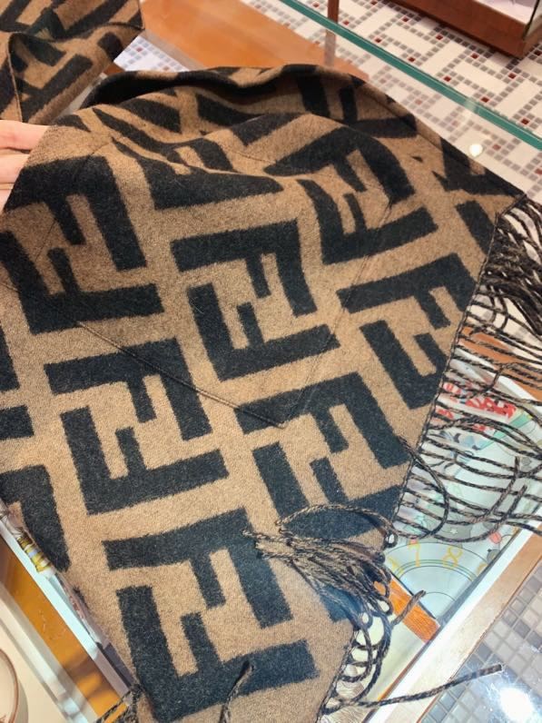 202211SS新作Fendi フェンディ レディースマフラースーパーコピー