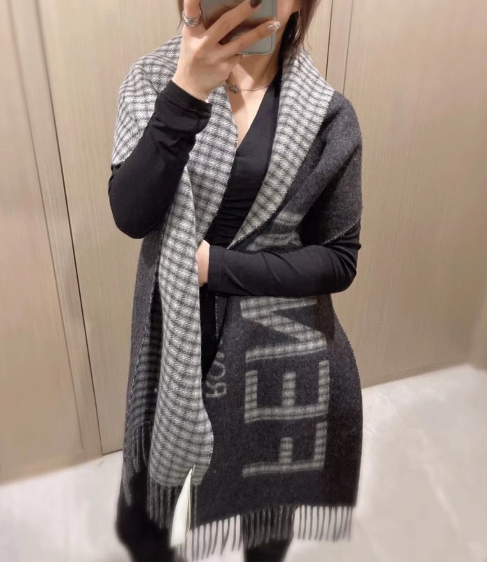 202211SS新作Fendi フェンディ レディースマフラースーパーコピー