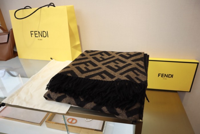 202211SS新作Fendi フェンディ レディースマフラースーパーコピー