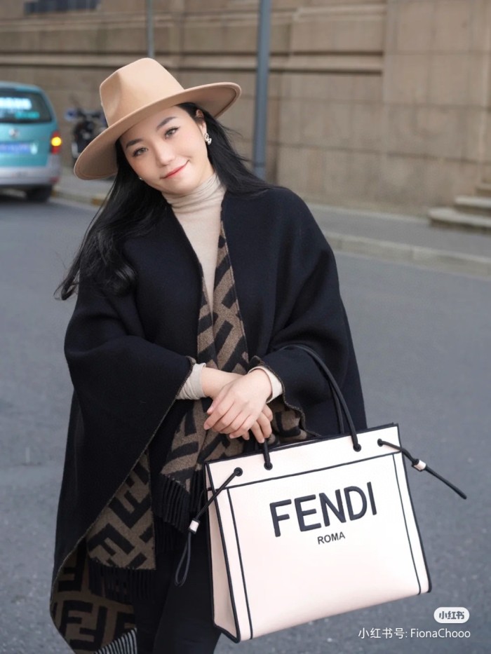 202211SS新作Fendi フェンディ レディースマフラースーパーコピー