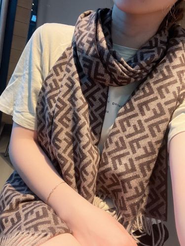 202211SS新作Fendi フェンディ レディースマフラースーパーコピー