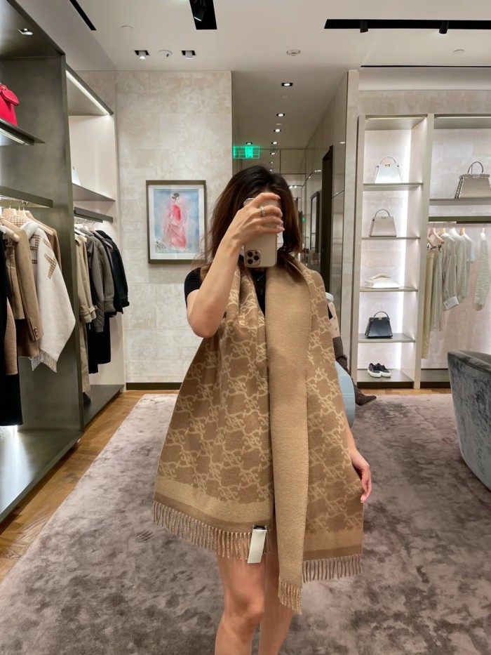 202211SS新作Fendi フェンディ レディースマフラースーパーコピー