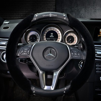 クロムハーツ ハンドルカバー ふわふわ 秋冬用 暖かい ステアリングカバー 滑り止め シュプリーム 自動車 汎用 取り付け簡単 無地 オシャレ カーアクセサリー 男女兼用 38cm
