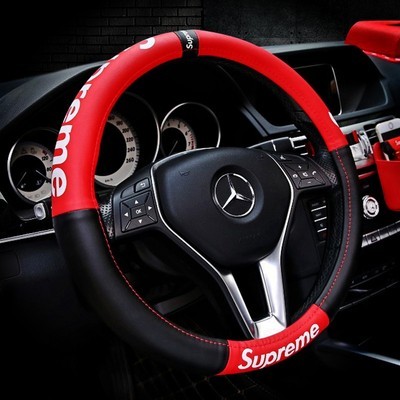 クロムハーツ ハンドルカバー 車用 軽自動車 sサイズ ステアリングカバー 本革 汎用 おしゃれ 通気性がよい 滑り防止 オールシーズン対応 ハンドル 保護カバー カスタム 内装パーツ アクセサリー 車用品