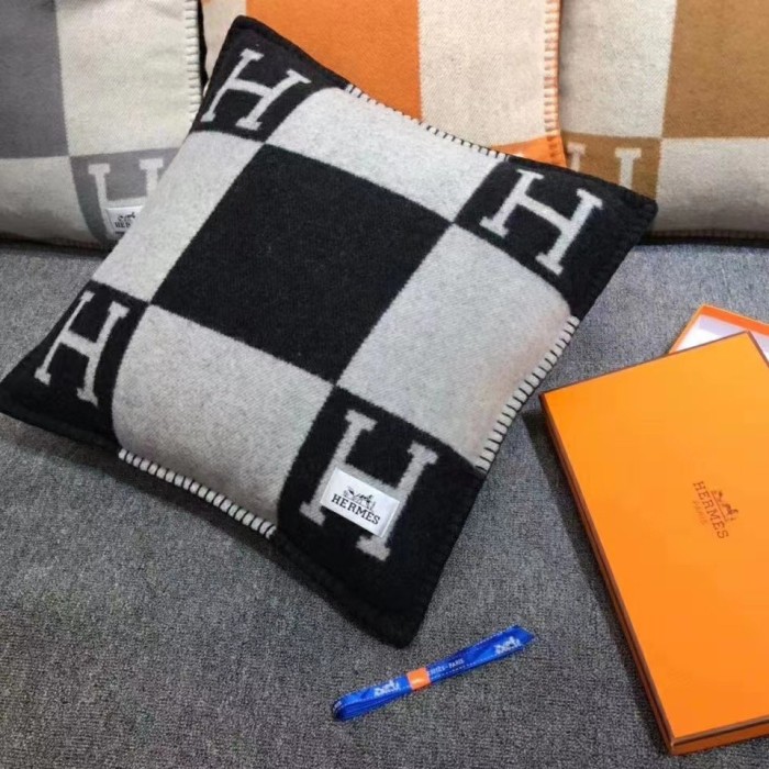HERMES　エルメス　お部屋のアクセントに♪クッション　アヴァロン　Avalon Navy　Cushion　Hチェック柄　抱き枕カバー　まくら座布　団カバー　4色入れ