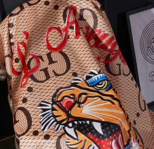 グッチ　GUCCI　タイガー模様ブランケット　オシャレ毛布　掛け毛布　ひざ掛け毛布　冷房対策　暖かい　保温　通年使用