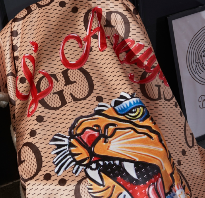 グッチ　GUCCI　タイガー模様ブランケット　オシャレ毛布　掛け毛布　ひざ掛け毛布　冷房対策　暖かい　保温　通年使用