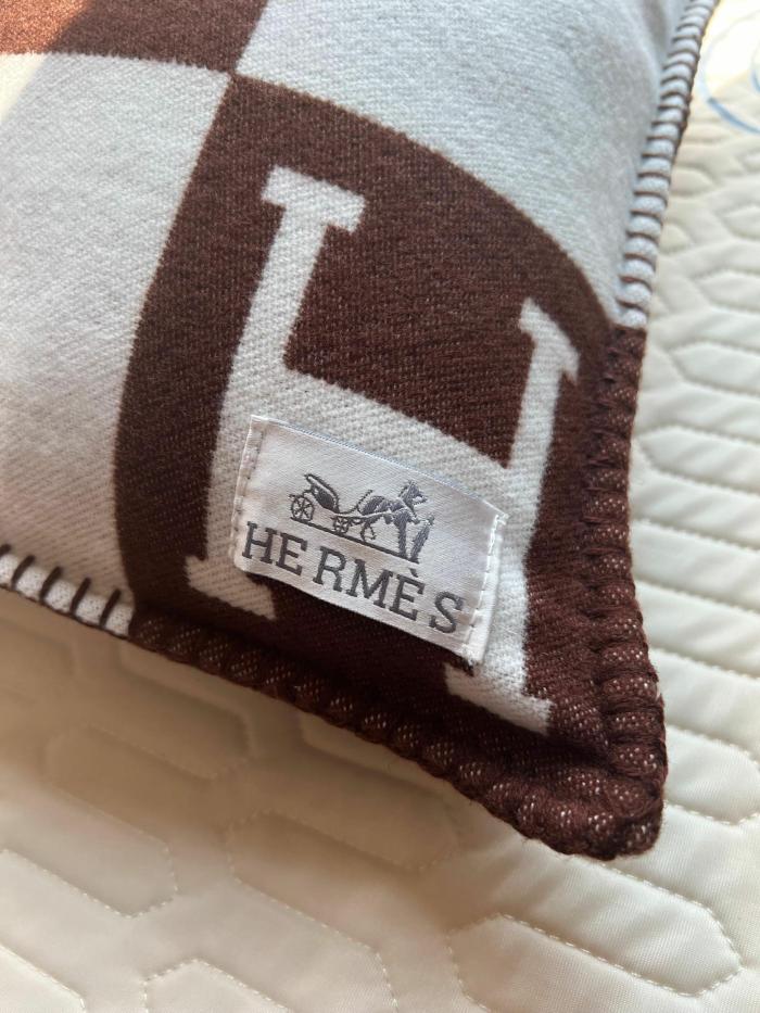HERMES　エルメス　お部屋のアクセントに♪クッション　アヴァロン　Avalon Navy　Cushion　Hチェック柄　抱き枕カバー　まくら座布　団カバー　4色入れ