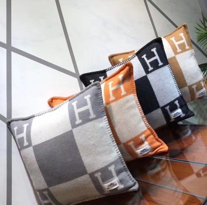 HERMES　エルメス　お部屋のアクセントに♪クッション　アヴァロン　Avalon Navy　Cushion　Hチェック柄　抱き枕カバー　まくら座布　団カバー　4色入れ