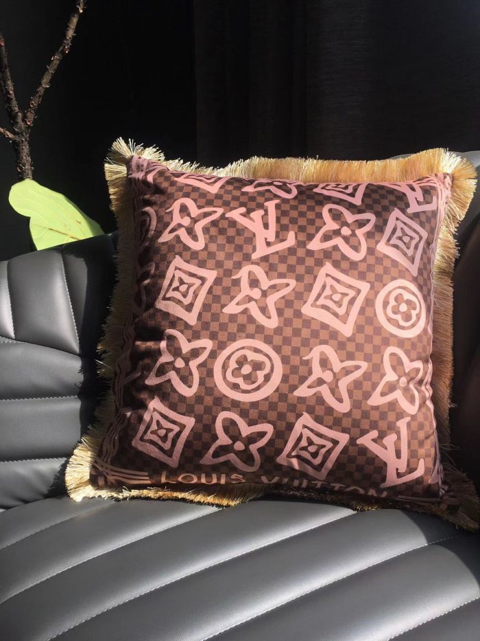 LOUIS VUITTON　ルイヴィトン　クッション　モノグラム ベルトタイプ　中綿付き　お洒落　抱き枕カバー　まくら座布　団カバー　3色選択可