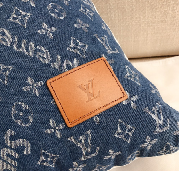 贅沢なLOUIS VUITTON/Supreme　シュプリームクッション　ルイヴィトンクッション　モノグラム　中綿付き デニム