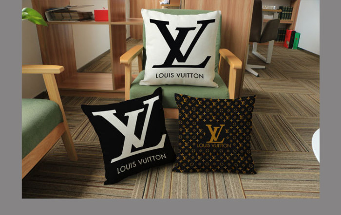 ★LOUIS VUITTONクッションカバー　LVクッション中材あり　綺麗な花柄カバー　リネンベルベット　ルイヴィトンクッションカバー