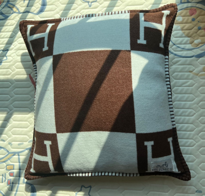 HERMES　エルメス　お部屋のアクセントに♪クッション　アヴァロン　Avalon Navy　Cushion　Hチェック柄　抱き枕カバー　まくら座布　団カバー　4色入れ
