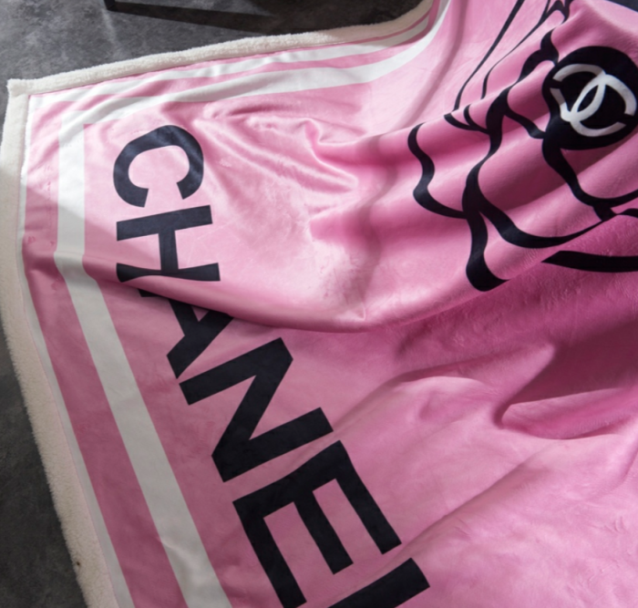 シャネル　CHANEL　敷き毛布　掛けもうふ　布団の中掛け　暖かい　厚手　掛け毛布　ブランケット　カメリア模様　ピンク