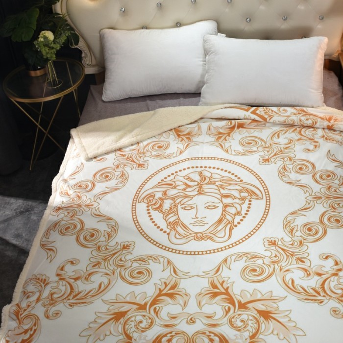 Versace　ヴェルサーチ毛布　ダブル/クイーンサイズ　あったか毛布　裏起毛　洗える　布団の中掛け　柔らかい　軽い　白