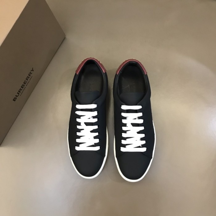 超話題!Burberryバーバリー メンズ クラシック ロートップ スニーカー