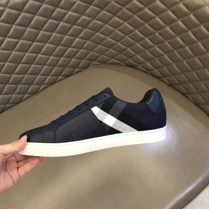 Burberryバーバリー素敵な メンズ クラシック ロートップ スニーカー