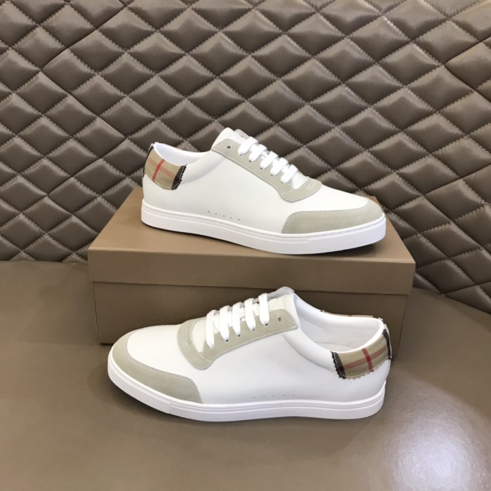 最新Burberryバーバリー メンズ クラシック ロートップ スニーカー