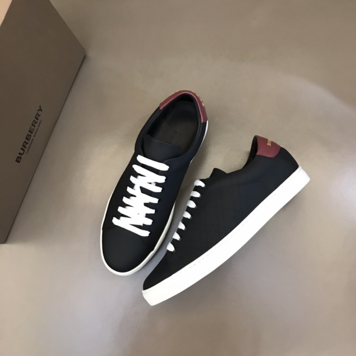 超話題!Burberryバーバリー メンズ クラシック ロートップ スニーカー