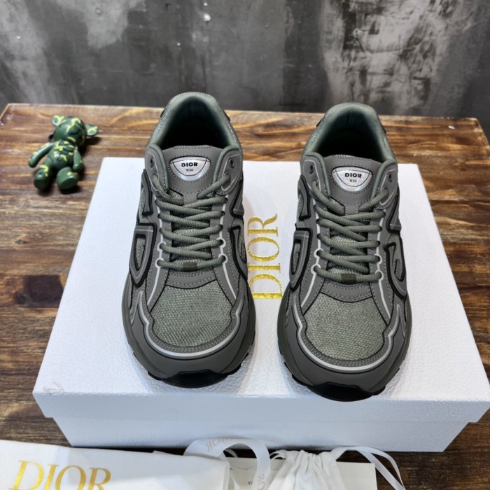 Dior ディオールの最新配色B30シリーズ反射オールドスニーカー
