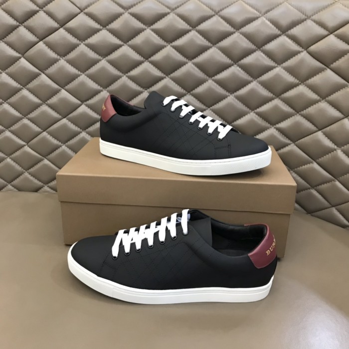 超話題!Burberryバーバリー メンズ クラシック ロートップ スニーカー