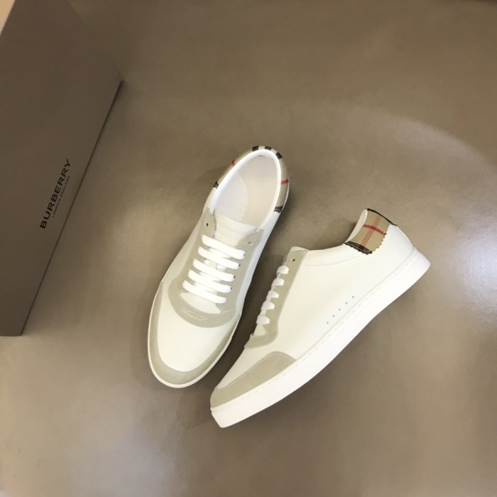最新Burberryバーバリー メンズ クラシック ロートップ スニーカー
