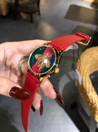 超奇跡の入荷☆ Gucci グッチの最新主役早春刺繍シリーズミツバチスーパーコピーレディース時計4色