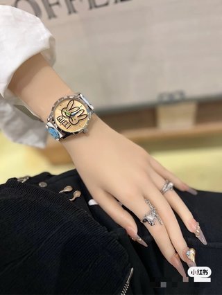 累積売上総額第１位！ Gucci グッチコピー G-Timelessシリーズw碗時計2色