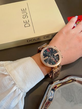 高品質 グッチGUCCI 激安偽物 クォーツランニング秒計時腕時計2色