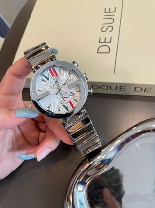 入手困難 グッチGUCCI スーパーコピー クォーツランニング秒計時腕時計